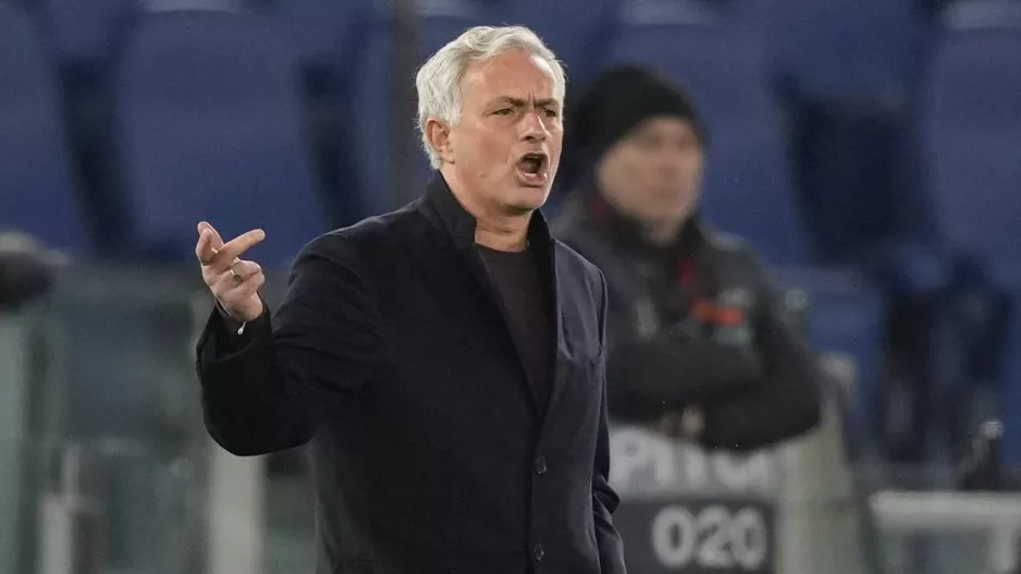 Ο Μουρίνιο έκανε αλλαγή τον Σάντσες μετά από 18 λεπτά και του ζήτησε συγγνώμη στη συνέντευξη Τύπου