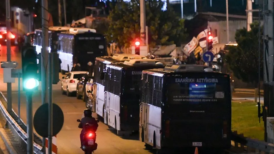 Οικονόμου για επεισόδια στον Ρέντη: "Κατονομάστηκε το άτομο που έδωσε τις φωτοβολίδες"