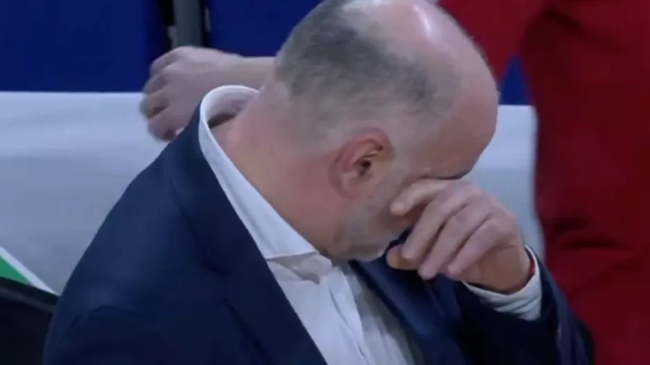 Ράγισαν και οι πέτρες στην επιστροφή του Πάμπλο Λάσο στη Μαδρίτη, βούρκωσε ο Ισπανός προπονητής