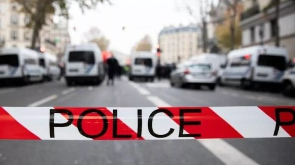 Tραγωδία στη Γαλλία: Δολοφονήθηκαν μητέρα και και τα 4 παιδιά της - Καταζητείται ο 33χρονος πατέρας