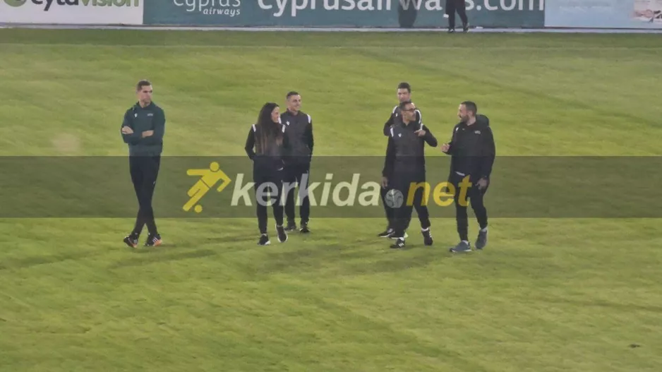 Άφιξη "ρεφ"/ Κουβεντούλα και χαμόγελα 