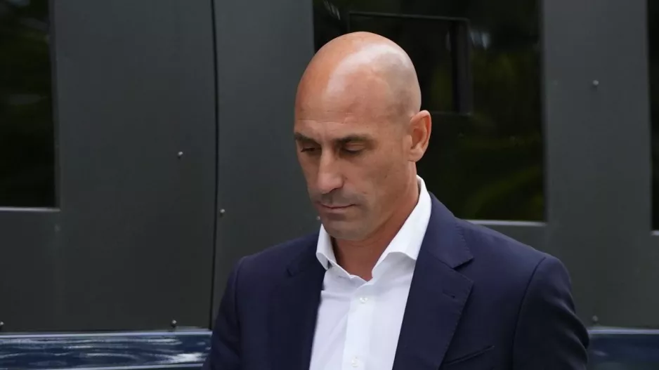 Ρουμπιάλες: Κατηγορείται ότι παρενόχλησε και παίκτρια της Αγγλίας στον τελικό του Παγκοσμίου Κυπέλλου