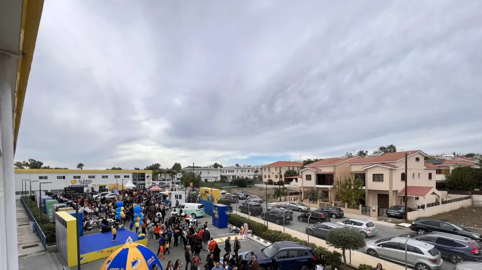 Αρκετός κόσμος