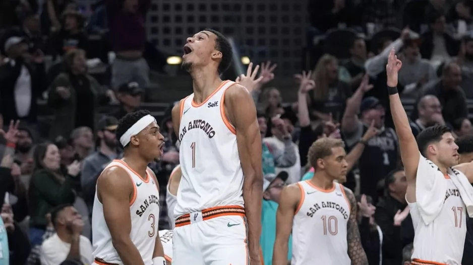 NBA: Οι Σπερς εκμεταλλεύτηκαν τις απουσίες των Λέικερς και έβαλαν τέλος στο σερί 18 ηττών