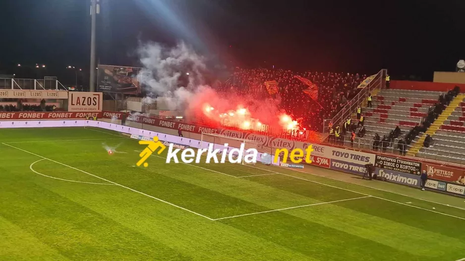 Είσοδος με φωτοβολίδες από τους ΑΕΚτζήδες (φώτος kerkida)
