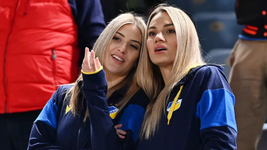 Τα κορίτσια με τα ξανθά μαλλιά