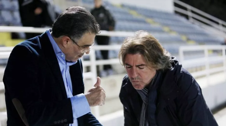 Στο... κινητό και LIKE!