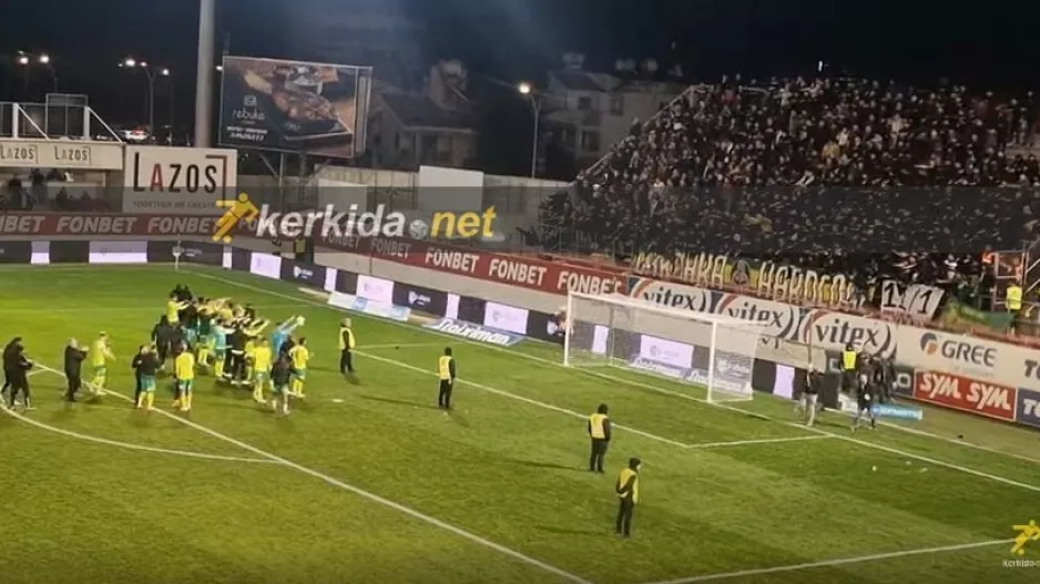 (ΒΙΝΤΕΟ Kerkida) Το πανηγυρικό σκηνικό μπροστά στο πέταλο και... Κύπελλο στην κεντρική!
