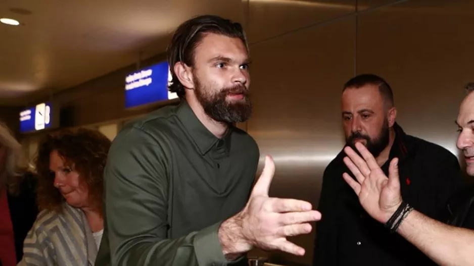 Τα κλικς από την άφιξη του Ντραγκόφσκι για τον Παναθηναϊκό