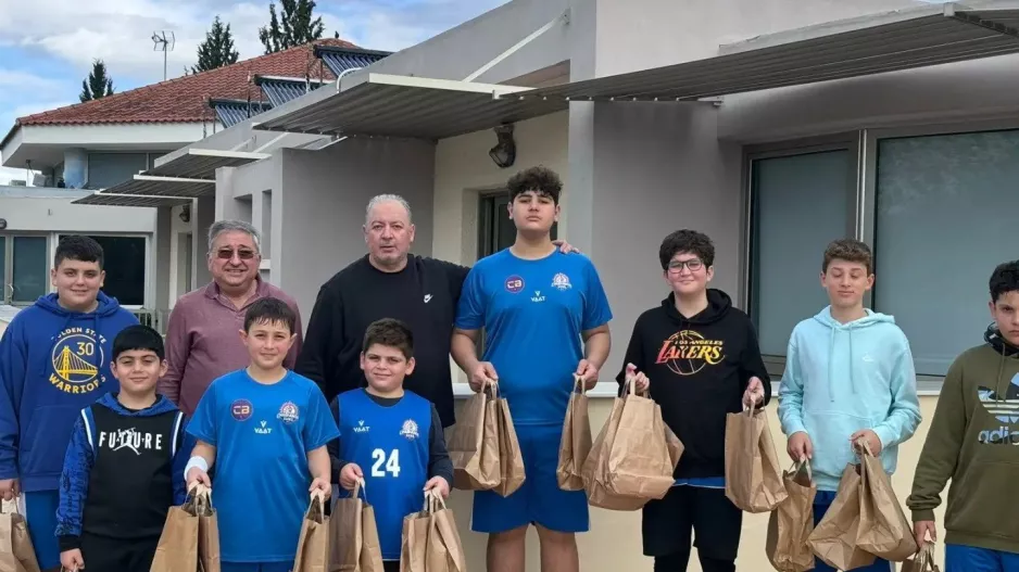 Επίσκεψη των Chalkanor Suns στη Στέγη Ηλικιωμένων Ιδαλίου (φώτος/βίντεο)