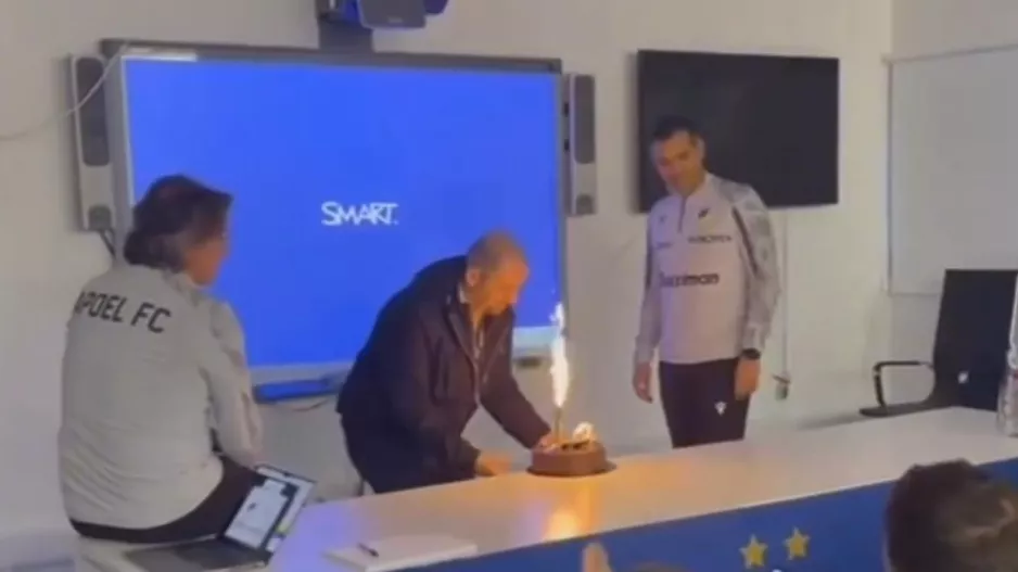 Τούρτα και ευχές στον 40άρη Νούνο (βίντεο)