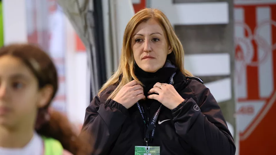 Αχρείαστη να είναι η κυρία... 