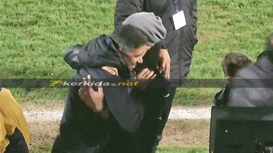 Η... αγκαλιά στον Σατσιά