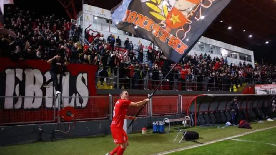 Red Rebels/"Όλοι στο σύνδεσμο"