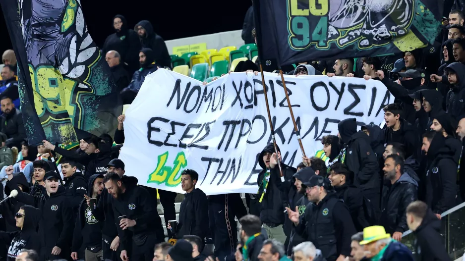 Πανό με αιχμές... από τους ΑΕΚτζήδες