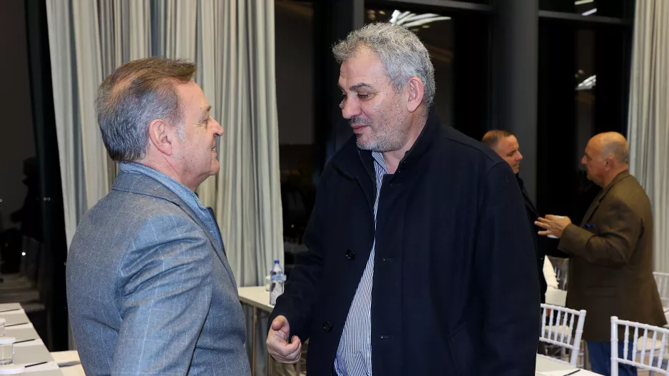 Συνάντηση “αιωνίων”