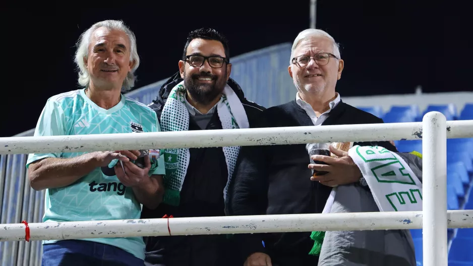 Με... κοντομάνικη στην κερκίδα!