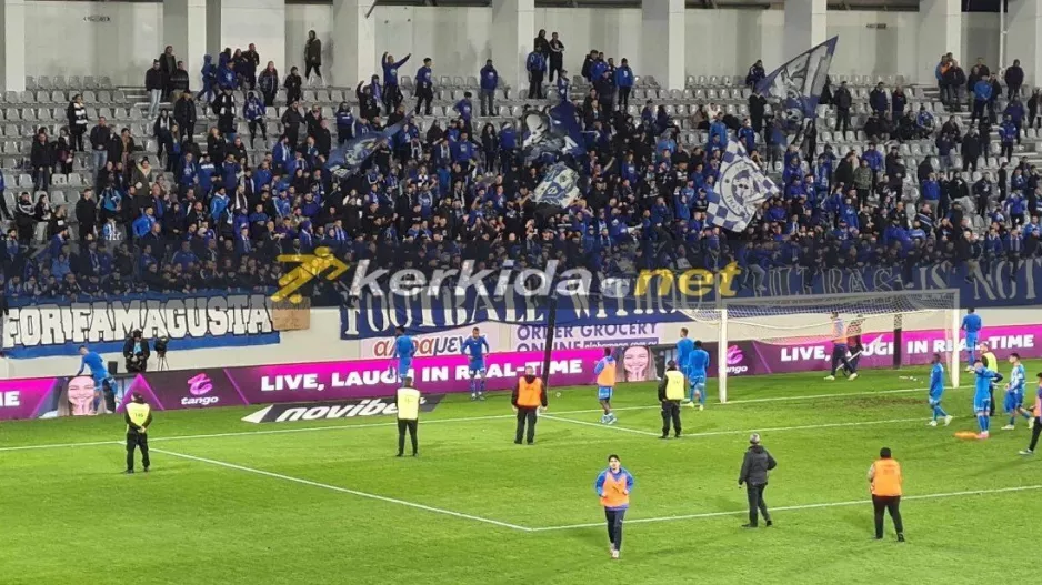 Μετά την ήττα/ Ευχαριστίες και... οι φανέλες στο πέταλο (Φώτος Kerkida)