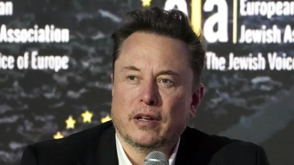 Ίλον Μασκ: Ανακοίνωσε την πρώτη επιτυχημένη εμφύτευση ασύρματου τσιπ εγκεφάλου σε άνθρωπο