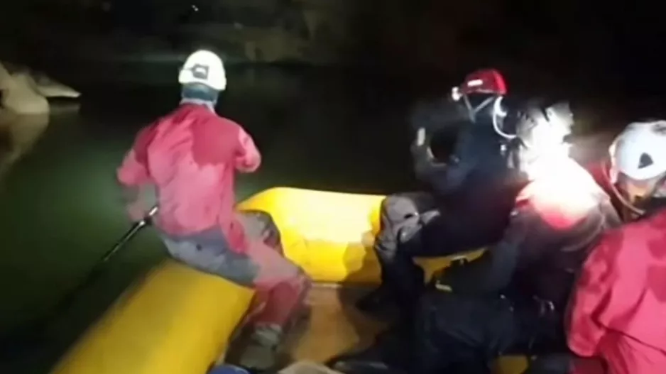 Επιχείρηση διάσωσης των πέντε εγκλωβισμένων σε σπήλαιο