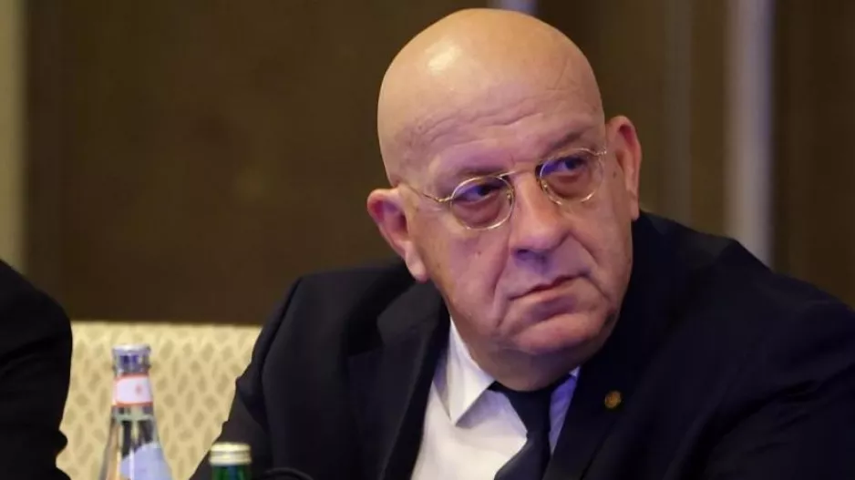 "Δεν θέλει κανένας να βάψει τα χέρια του με αίμα/Ριζοσπαστικά μέτρα"