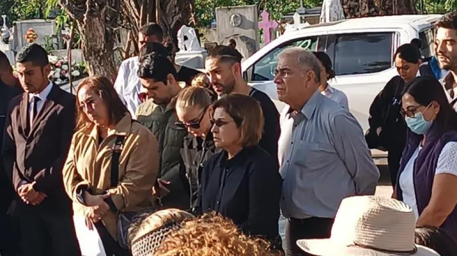 Στην κηδεία της θείας του ο Ροδόλφο Πισάρο – Συντετριμμένη όλη η οικογένεια