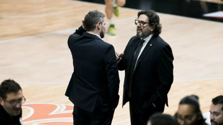 «Μπορείς να διώξεις έναν προπονητή, αλλά βοηθάει να μη μιλάς στα media»