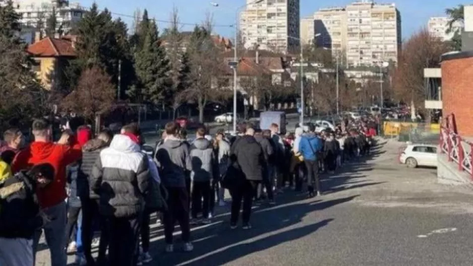 Πανικός για ένα εισιτήριο