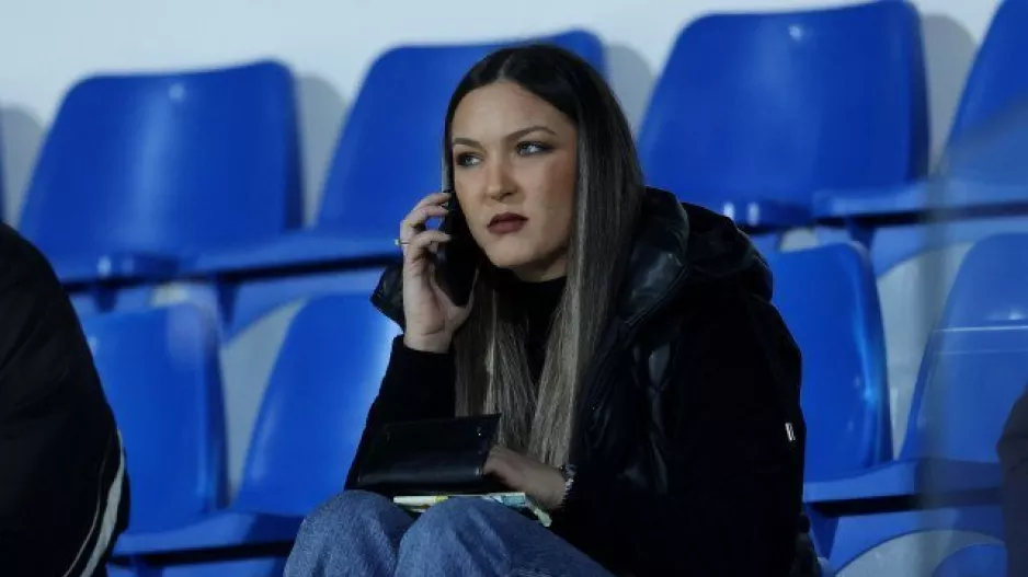 Στο κινητό...