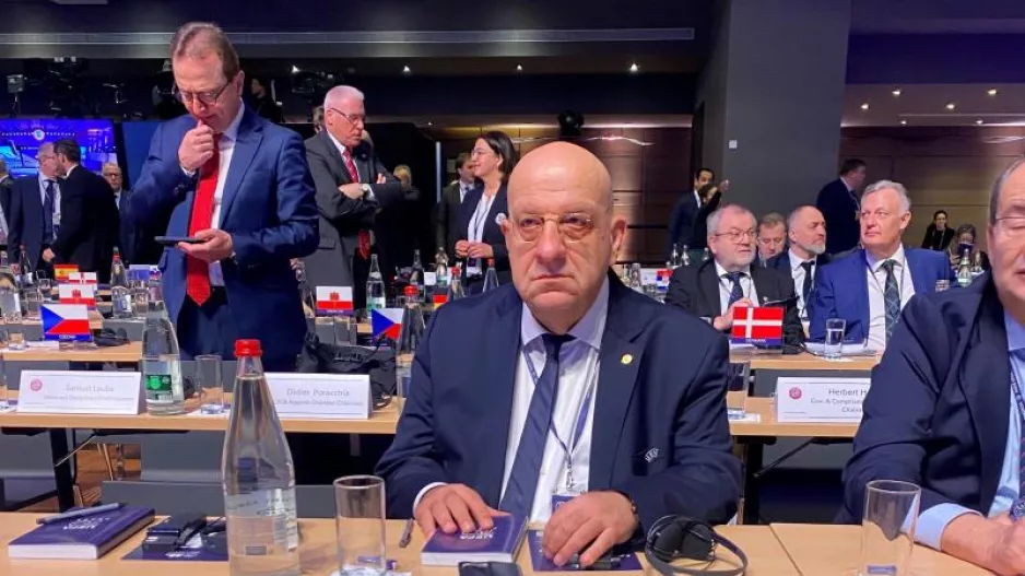 Στα... Γαλλικά/Κούμας!