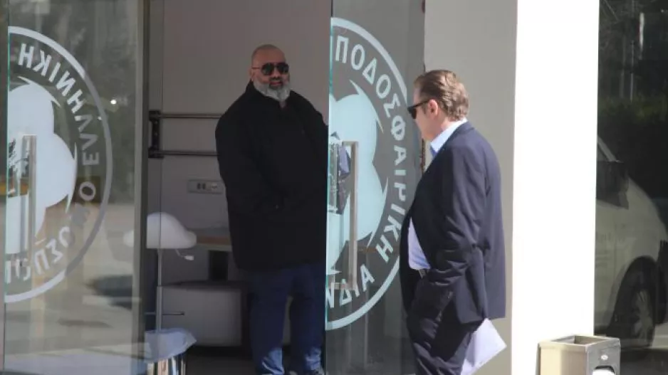 Πρόταση για εξάμηνο αποκλεισμό στον Καραπαπά για τη... φούστα