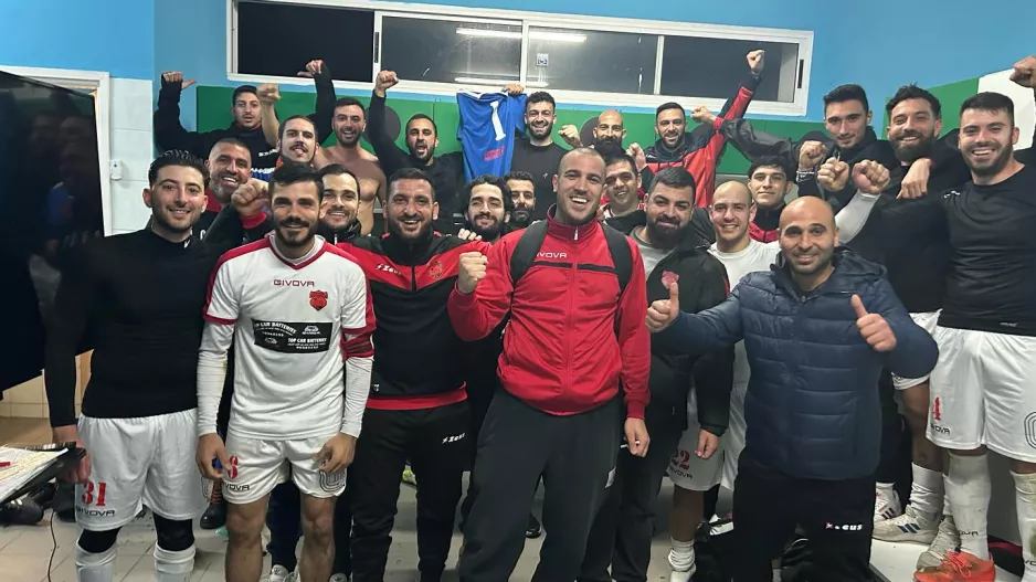 Διπλό και περήφανη πόζα των νικητών!