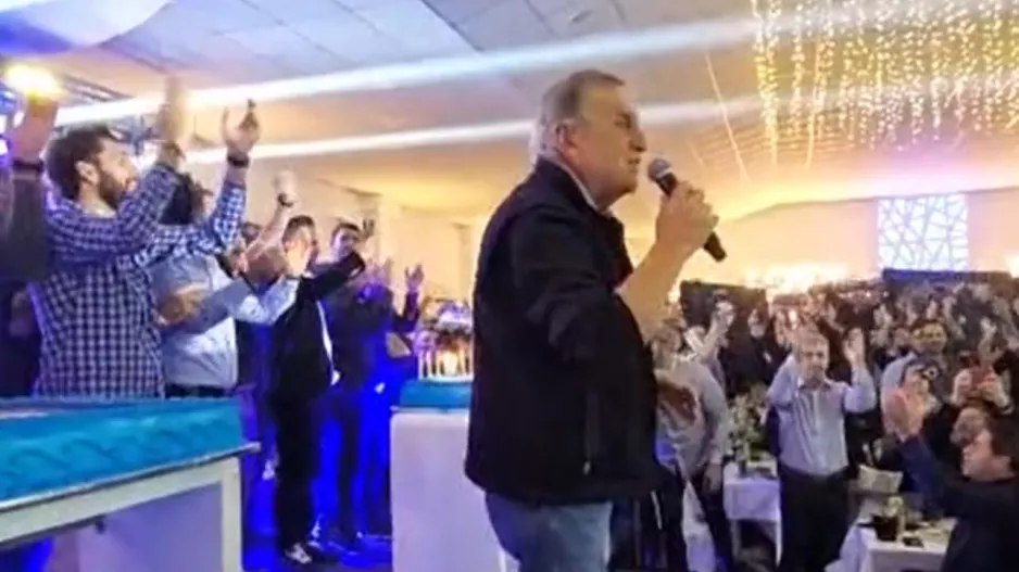 Τούρτα, "Χώμα που περπάτησα" και χαμός από τους Ανορθωσιάτες (βίντεο)