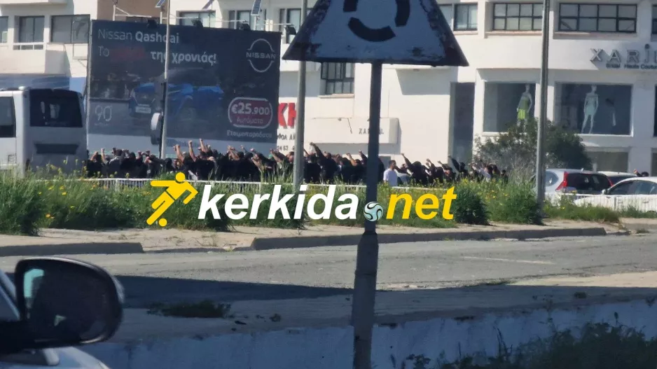 Υποδοχή στη Λάρνακα από τους οπαδούς της...