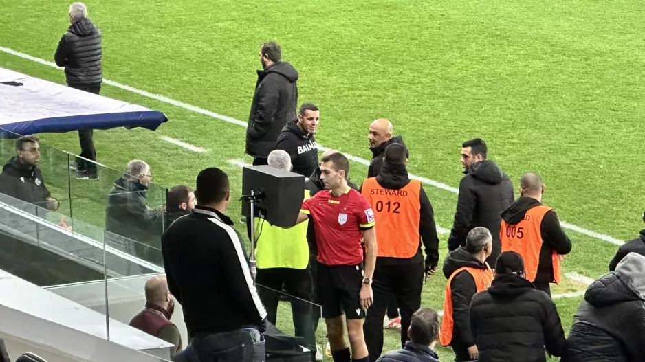 Πέναλτι μέσω on field review! 