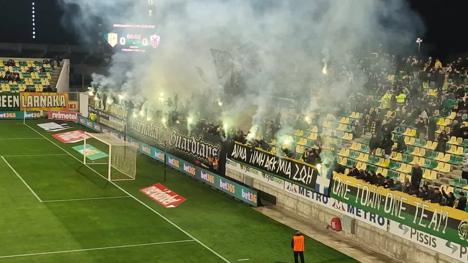 Είσοδος... pyroshow από τους Guardians (βίντεο kerkida)