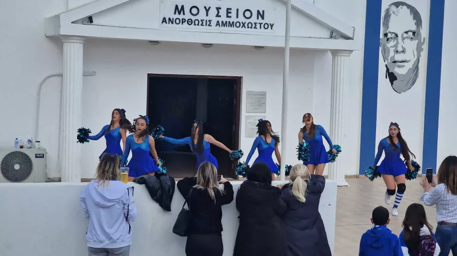 Cheerleaders εν δράσει!  
