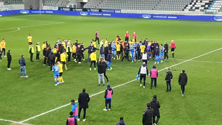 Άσχημες εικόνες στο φινάλε/Κόκκινες σε Ντε Λούκας και Πέρετζ
