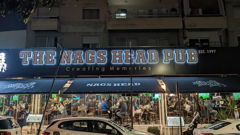 Έγινε χαμός στην Nags Head Pub