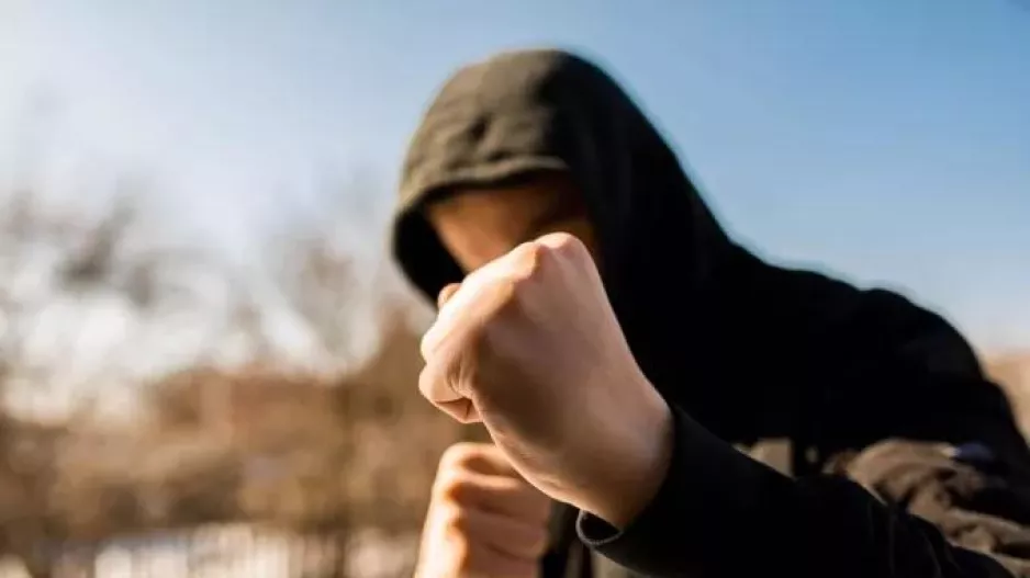 Προφυλακίστηκε ο τράπερ για την επίθεση εναντίον του 23χρονου φοιτητή - Μέχρι σήμερα στη ΜΕΘ το θύμα