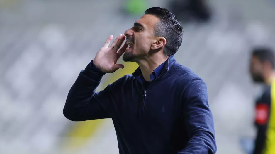 Με υπόσταση και σεβασμό!
