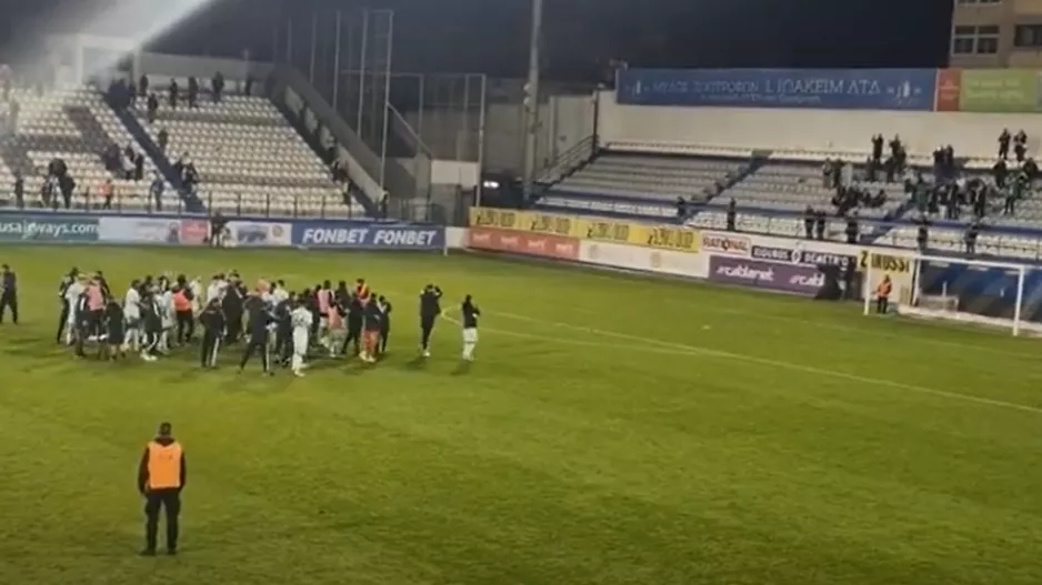 Παρατεταμένο χειροκρότημα μετά την σπουδαία πρόκριση (ΒΙΝΤΕΟ kerkida) 