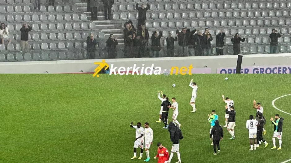 Χειροκρότημα στην βροχή! (Φώτος Kerkida)
