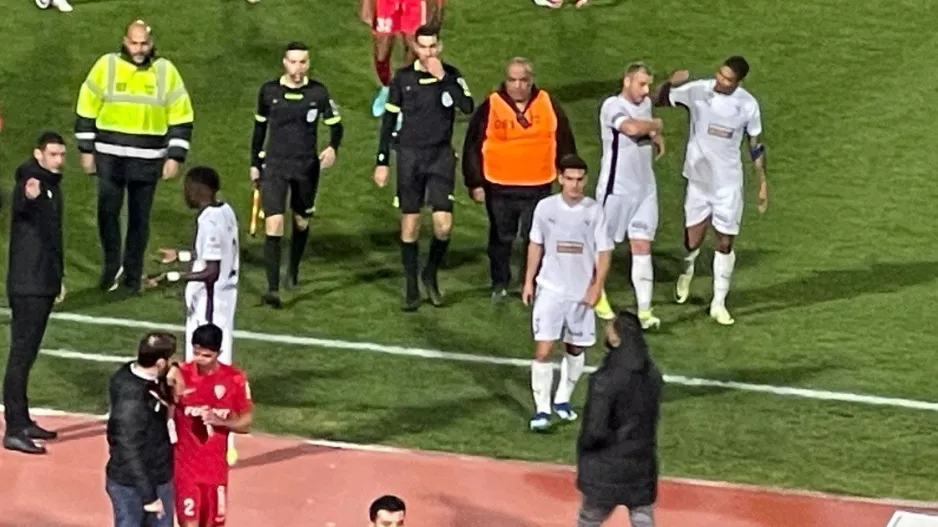 Αποδοκιμασίες σε Φωτίου