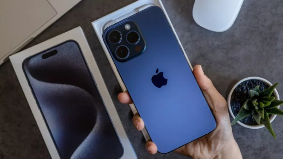 Apple: Σχεδιάζει ήδη το πρώτο foldable iPhone - Τι λένε οι αναλυτές για την κυκλοφορία του