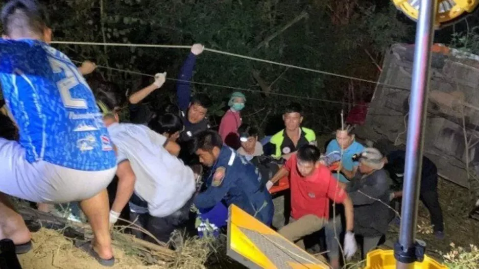 Τραγωδία στην Ταϊλάνδη: Ανατράπηκε λεωφορείο -Τραυματίστηκαν 13 Δανοί τουρίστες, σκοτώθηκε ο οδηγός