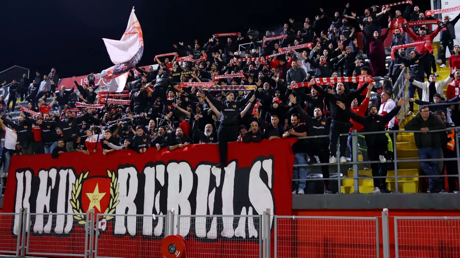 Party Γενεθλίων/Red Rebels