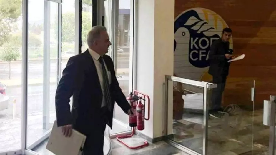 ΠΡΟΚΛΗΤΙΚΟΣ Βρυωνίδης!