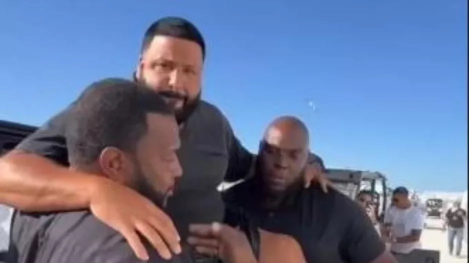 DJ Khaled: Έβαλε τους σωματοφύλακές του να τον κουβαλήσουν για να μην... λερωθούν τα παπούτσια του