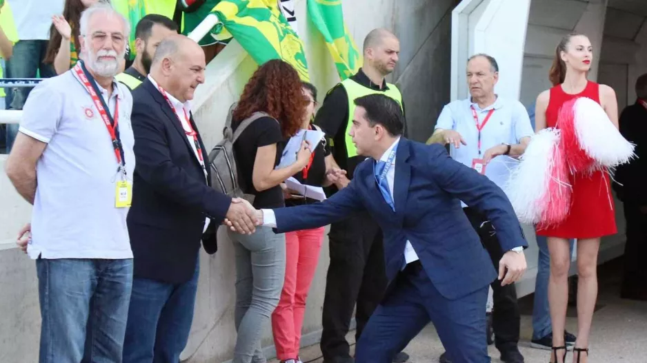 Απόψε ο...ένας!